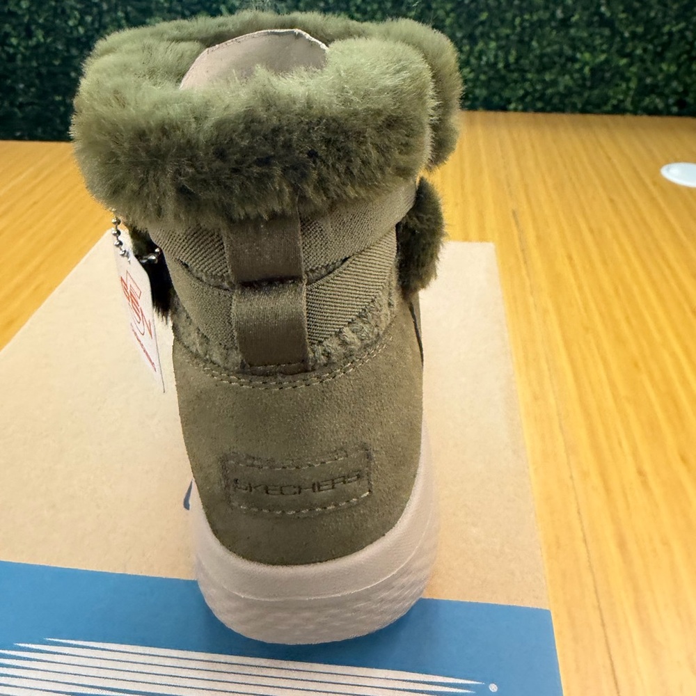 Skechers On The Go City 2 Cozy Vibe Boots Green Olive Women's Size 7.5 US - Picture 8 of 8